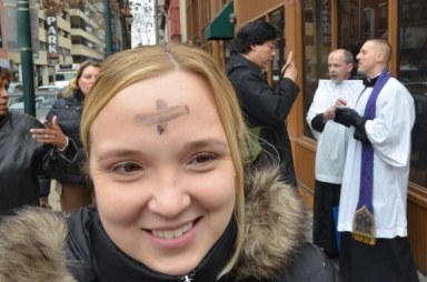 Philadelphia Priest brings Ash Wedneday to the streets with ‘Ashes to Go’