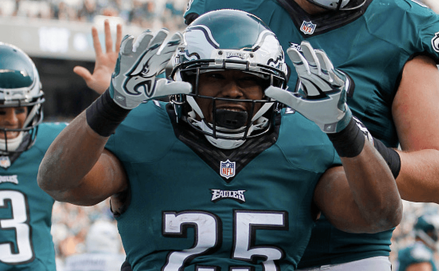 McCoy, Eagles romp Titans to remain perfect at Lincoln Financial Field