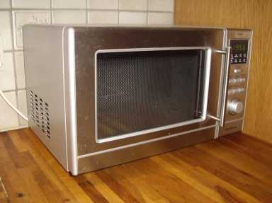 Boy loses fingers in microwave explosion, reports say