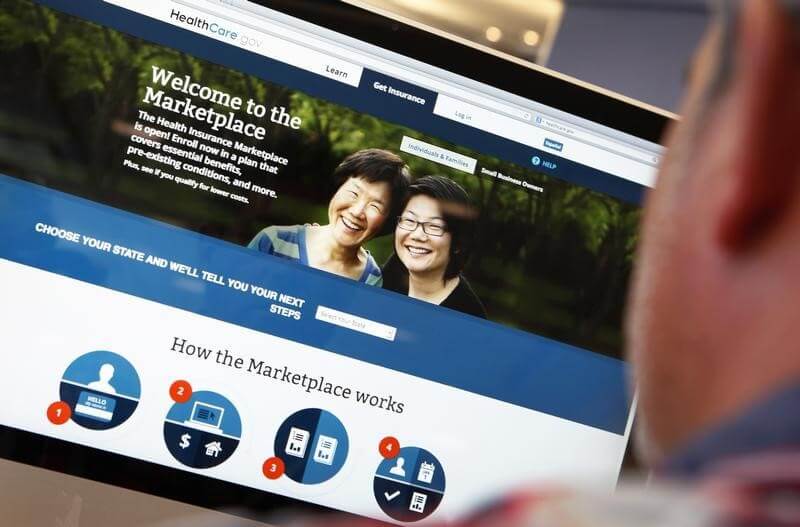 U.S. deciding whether to extend Obamacare enrollment