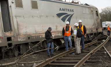 Amtrak engineer made no report of object hitting windshield before crash: