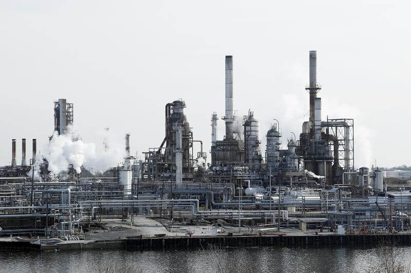 Fire hits Philadelphia refinery, shutting biggest crude unit