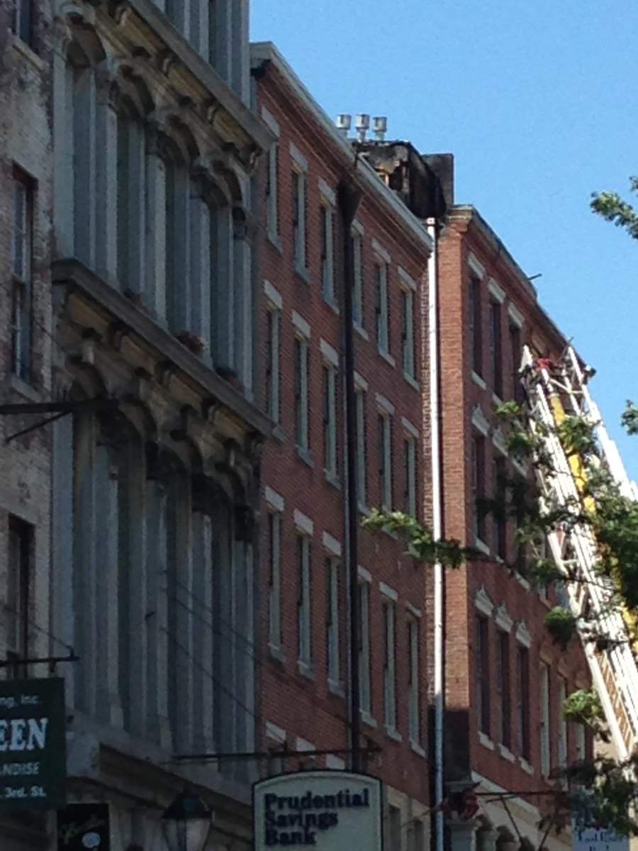 Fire damages Old City building