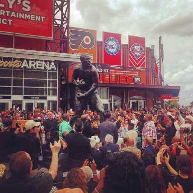 Smokin’ Joe Frazier finally gets his statue