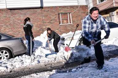 Photos: Philly digs out, trapped drivers outraged, kids throw snowballs