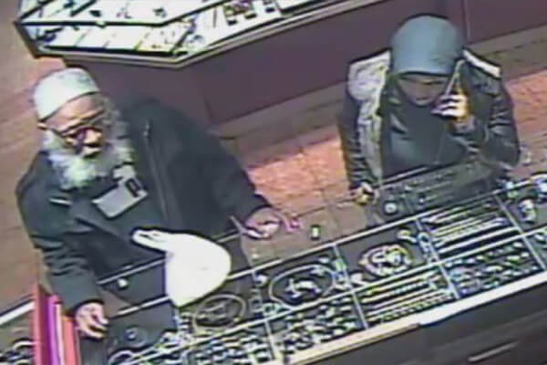 Sticky-fingered couple swiped $6,000 necklace from Jewelers Row: Cops