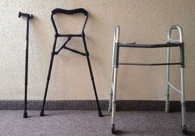 Men offered to help 70-year-old using walker – then robbed him: Cops