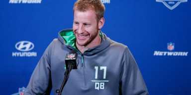 Eagles QB Wentz got stuck in a NJ bathroom and the internet went crazy