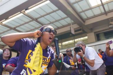 Airport workers stage brief walkout ahead of planned strike during DNC
