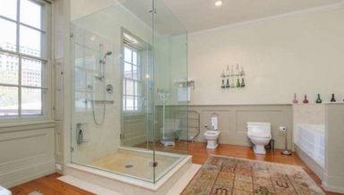 Inside Look: 3 homes with wow-worthy bathrooms