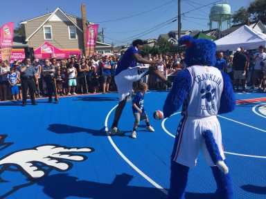 PHOTOS: Sixers’ Joel Embiid plays fans one-on-one at Beach Bash