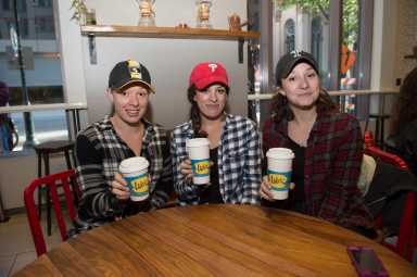 PHOTOS: Gilmore Girls fans line up at ‘Luke’s Diner’ on Arch Street