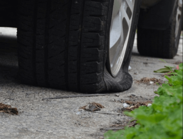 Man arrested after allegedly slashing tires of 16 cars near city hall