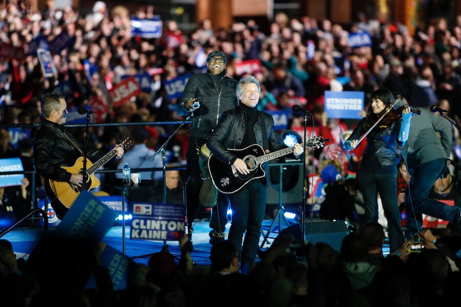 Clinton mega-event dazzles Philly as candidates make final push