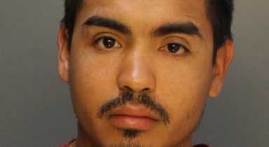 Police ID suspect in Clinton campaign car break-in