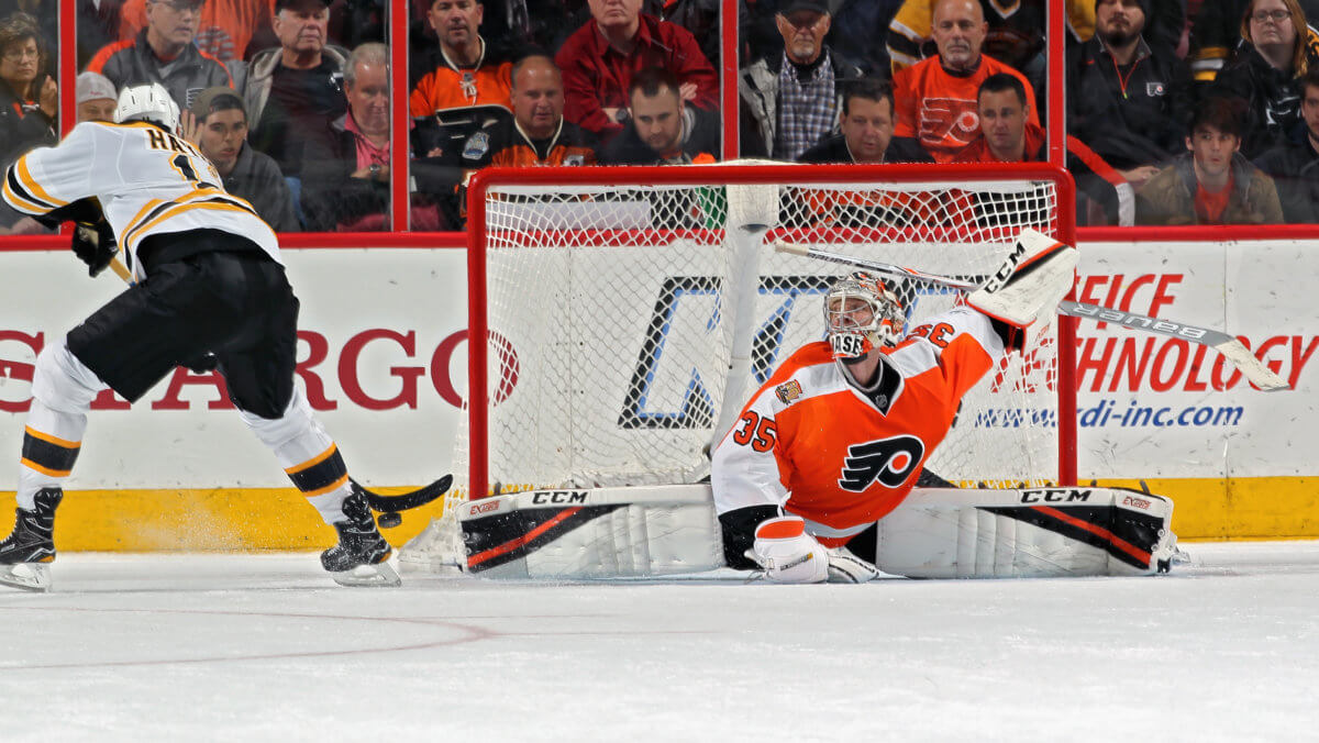 Flyers’ Steve Mason proving his worth in absence of Michal Neuvirth