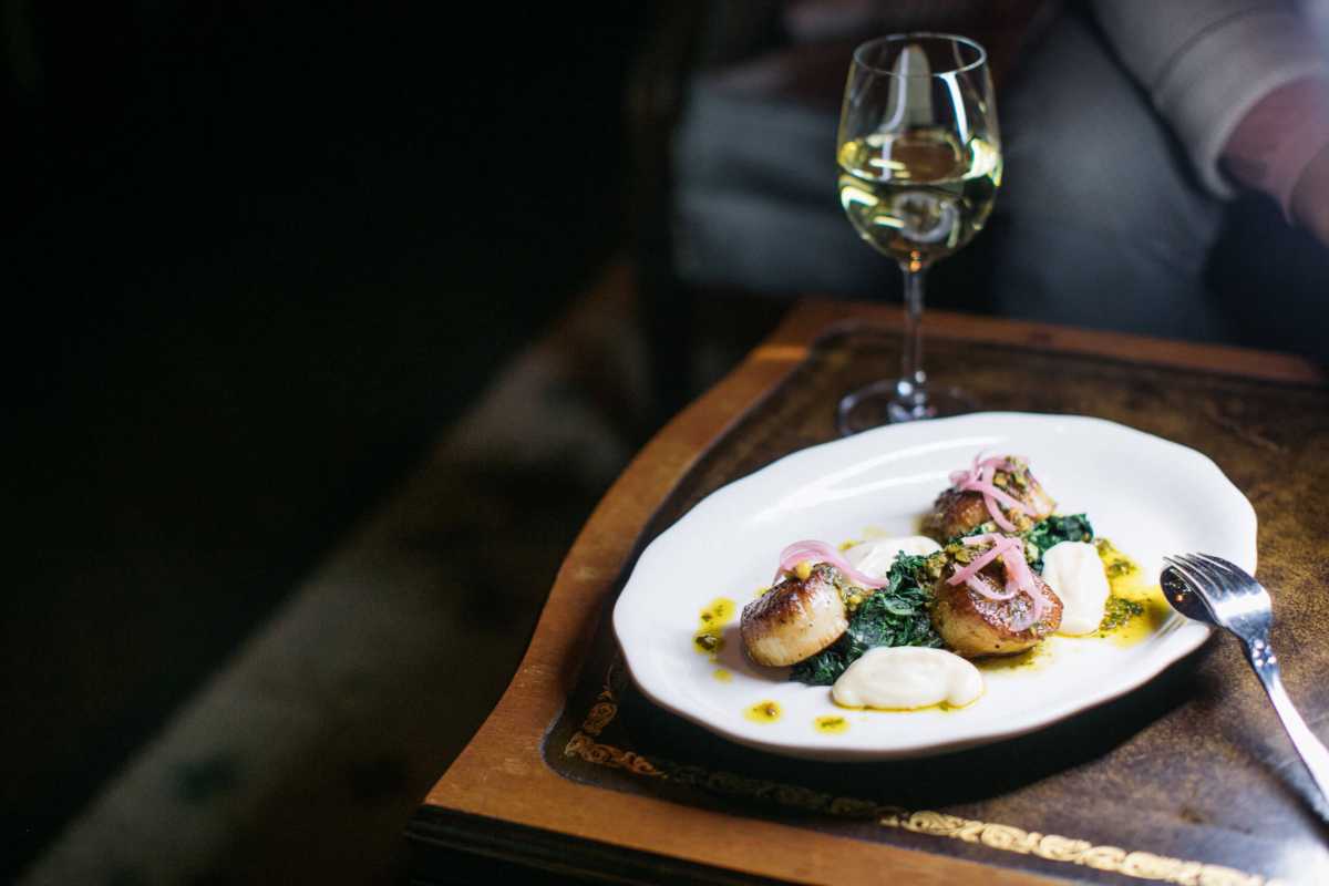 Hot Plate: Diver Scallops at Harp & Crown