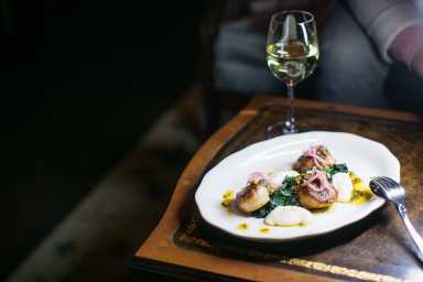 Hot Plate: Diver Scallops at Harp & Crown