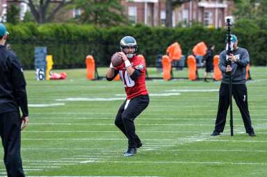 Eagles chose Nick Foles over Chase Daniel, turn focus to salary cap
