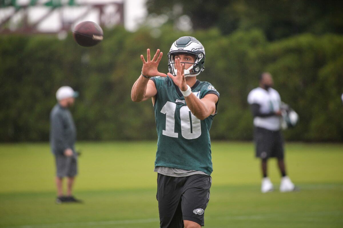 Eagles rookies starting to feel love, heat from Philly fans