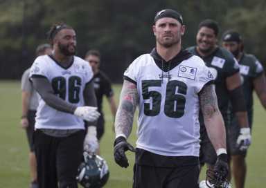 Eagles’ Chris Long defends right to tweet, criticize Donald Trump