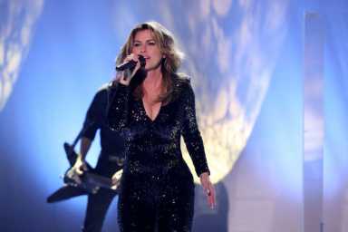 Shania Twain tickets go on sale soon for her July 12, 2018 show in Philadelphia. | Getty Images