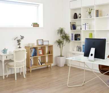 Make your tiny apartment look bigger with these expert tips. | Pexels