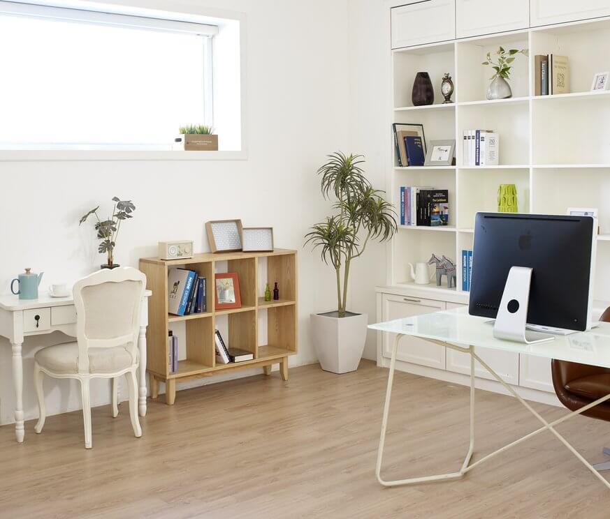 Make your tiny apartment look bigger with these expert tips. | Pexels