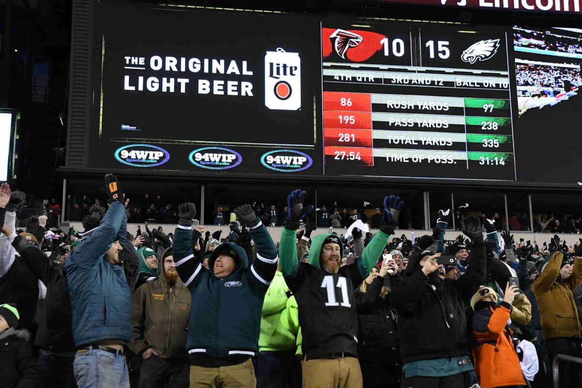 Glen Macnow: Home field edge? Eagles have 68,000 fans ready to loudly agree
