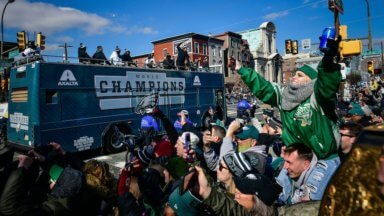 Eagles get heroes’ welcome at Philly parade