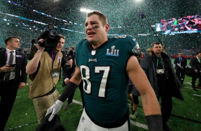 Eagles starting to benefit from ‘title chasers,’ cut Brent Celek