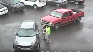 Philly cops seek hammer-wielding road rage suspect
