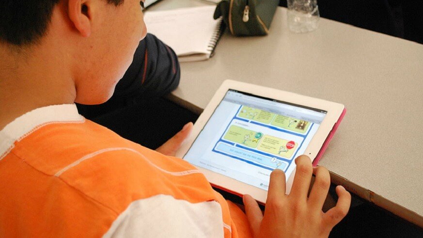 Student uses iPad