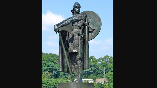Viking statue turned ‘flashpoint’ between skinheads and Antifa toppled into