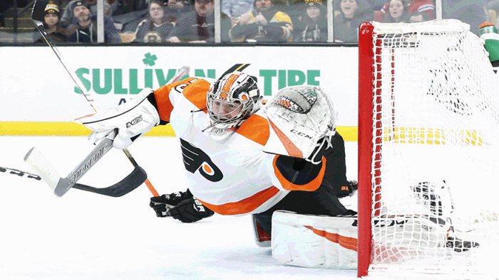 Flyers goalie Carter Hart should rejoin the team soon. (Photo: Getty Images)