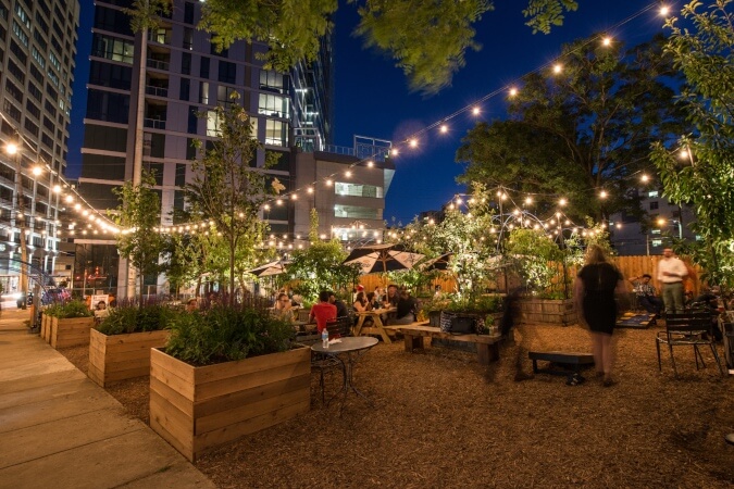 outdoor drinking in Philly 