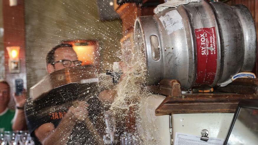 Man untaps keg during Philly Beer Week