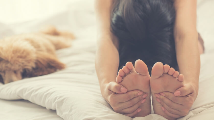 yoga-in-bed