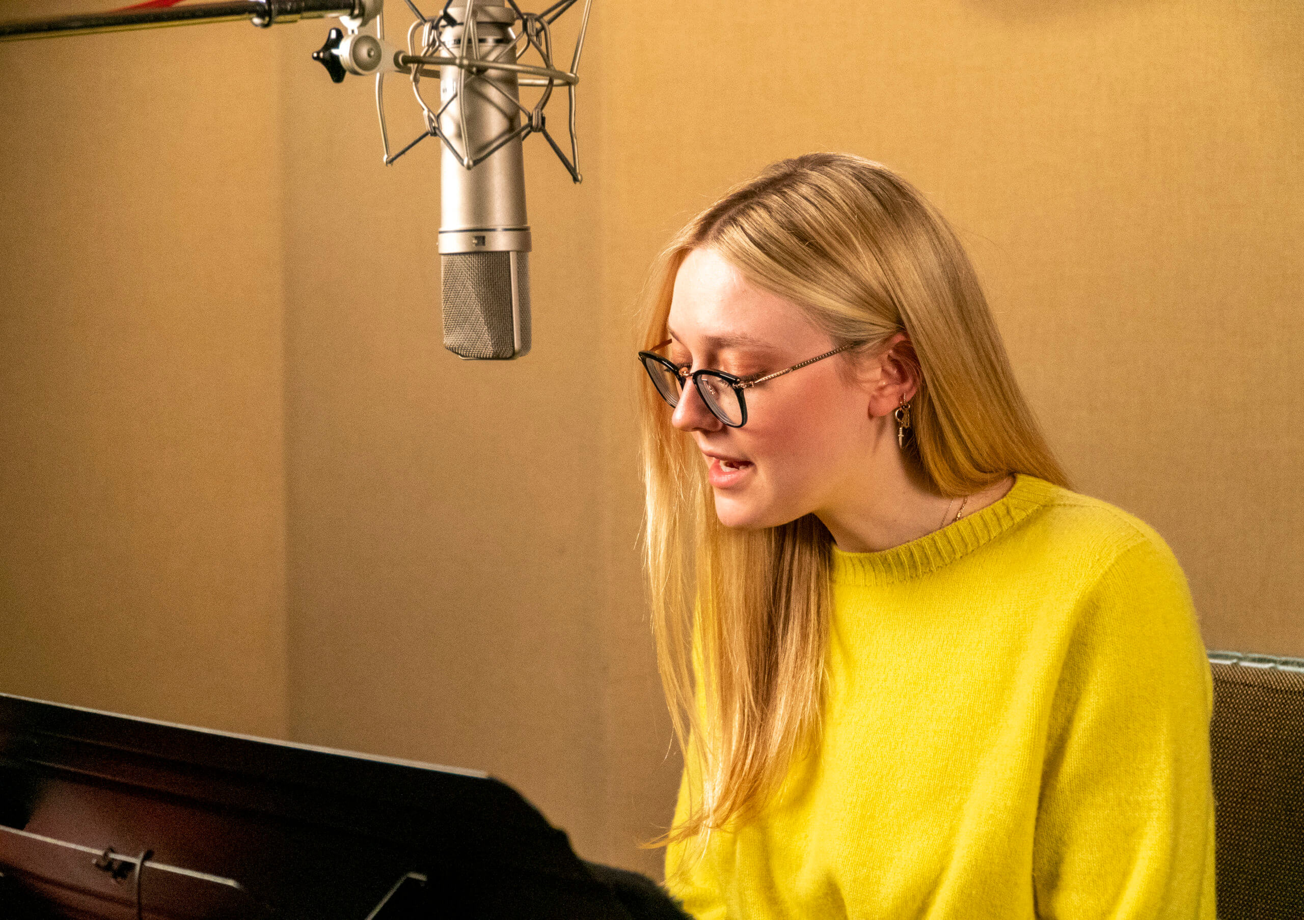 Dakota Fanning narrates Chosen Ones by Veronica Roth clip