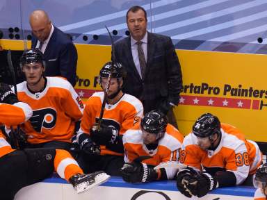 Flyers bench Vigneault