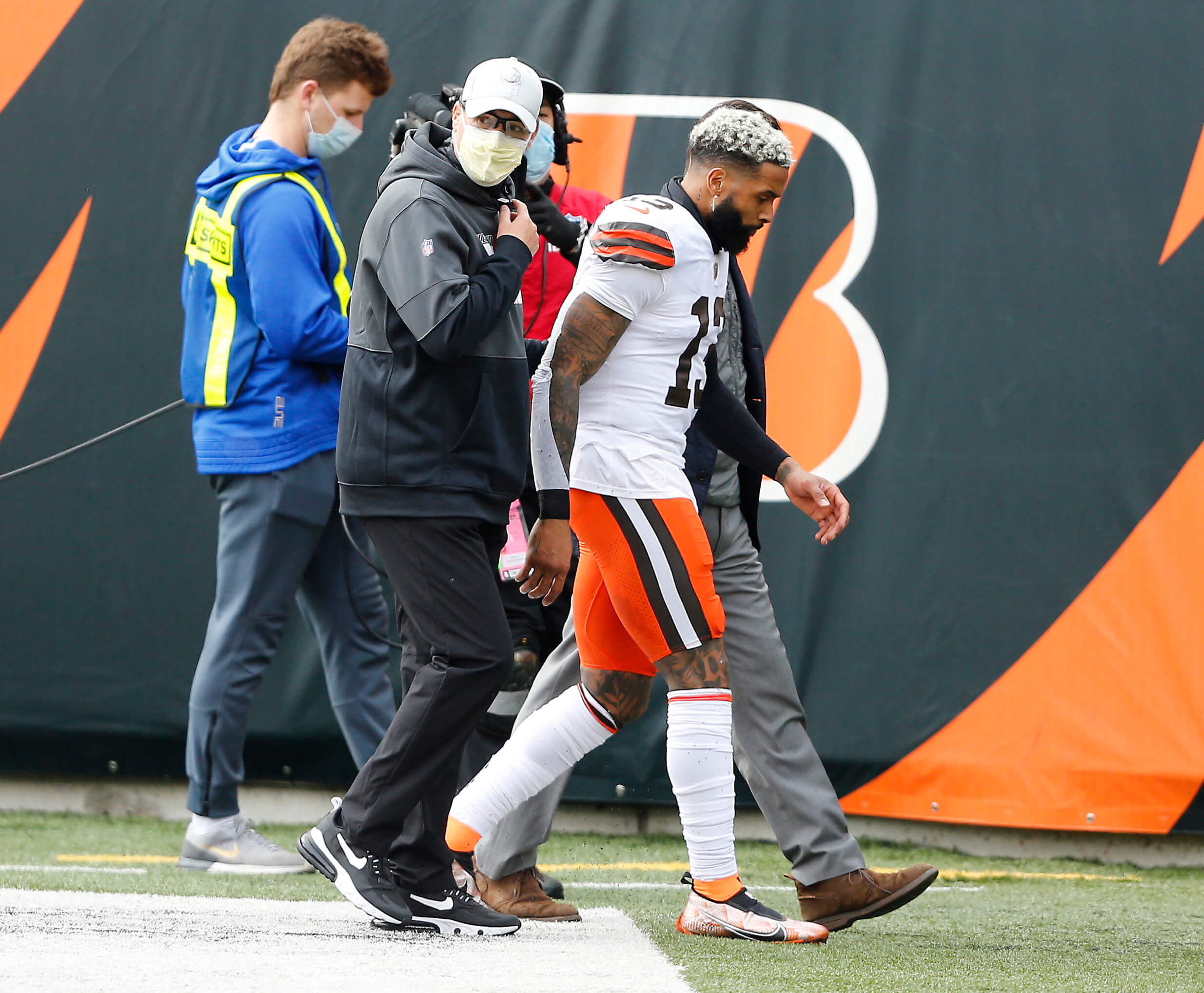 Browns' Odell Beckham Jr. out for the season with a torn ACL