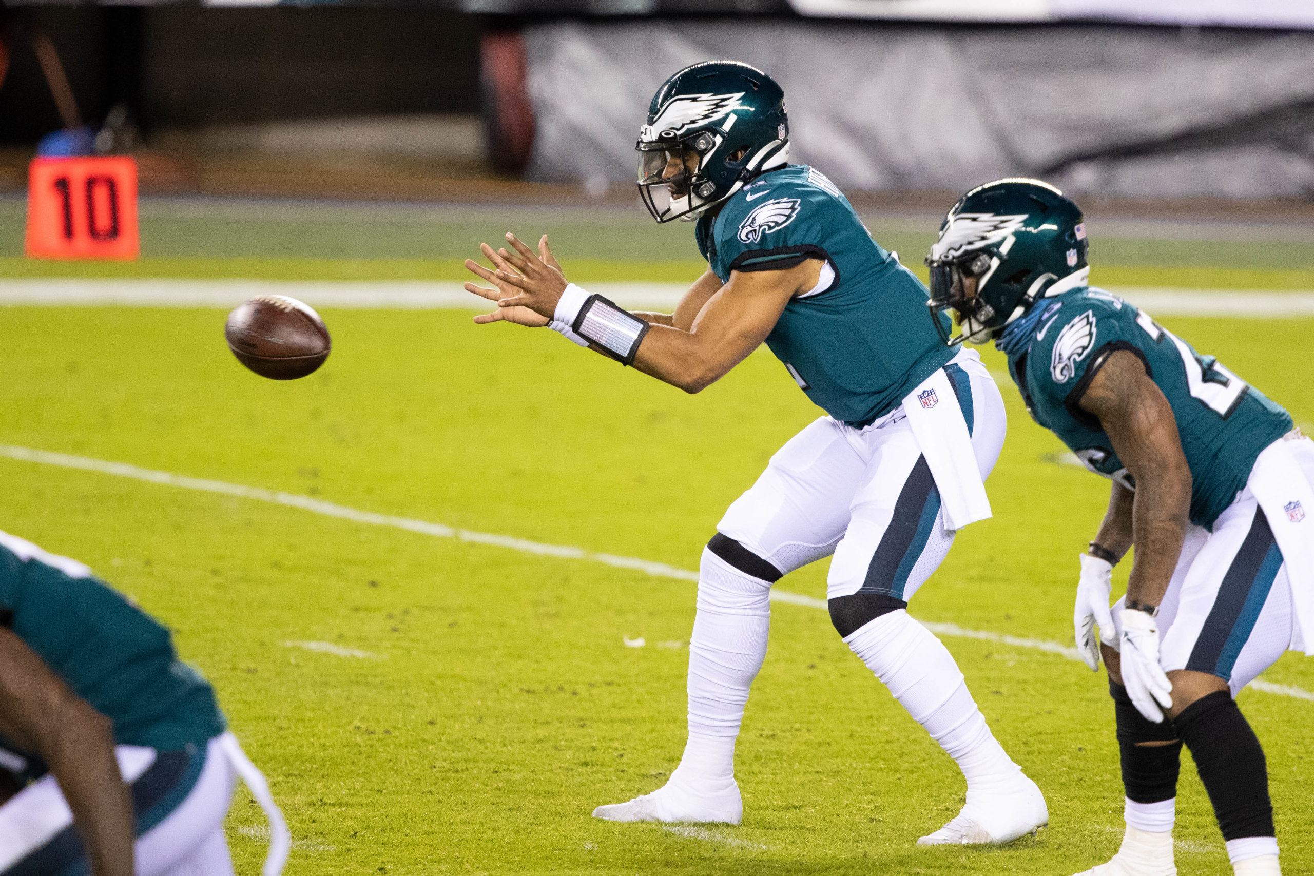 Philadelphia Eagles Beat Packers Off Jalen Hurts, Miles Sanders