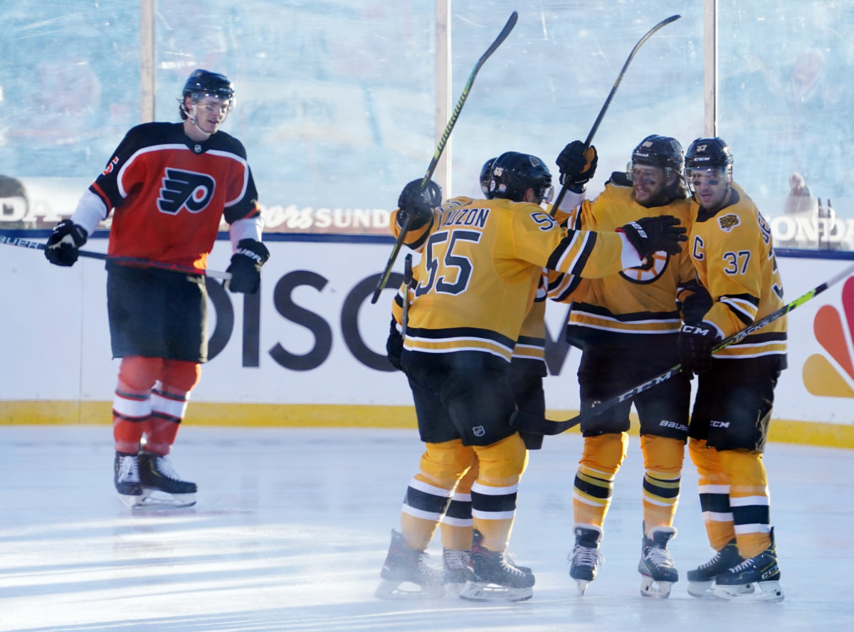 NHL: NHL Outdoors-Philadelphia Flyers at Boston Bruins