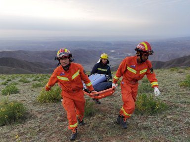 Rescue workers work at the site of the accident where extreme cold weather killed participants of an 100-km ultramarathon race in Baiyin