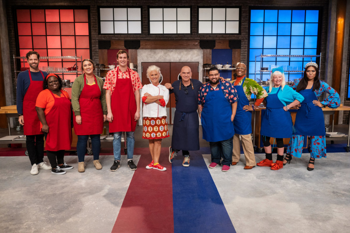 Anne-Burrell-and-Michael-Symon-with-Worst-Cooks-in-America-cast-2048×1362