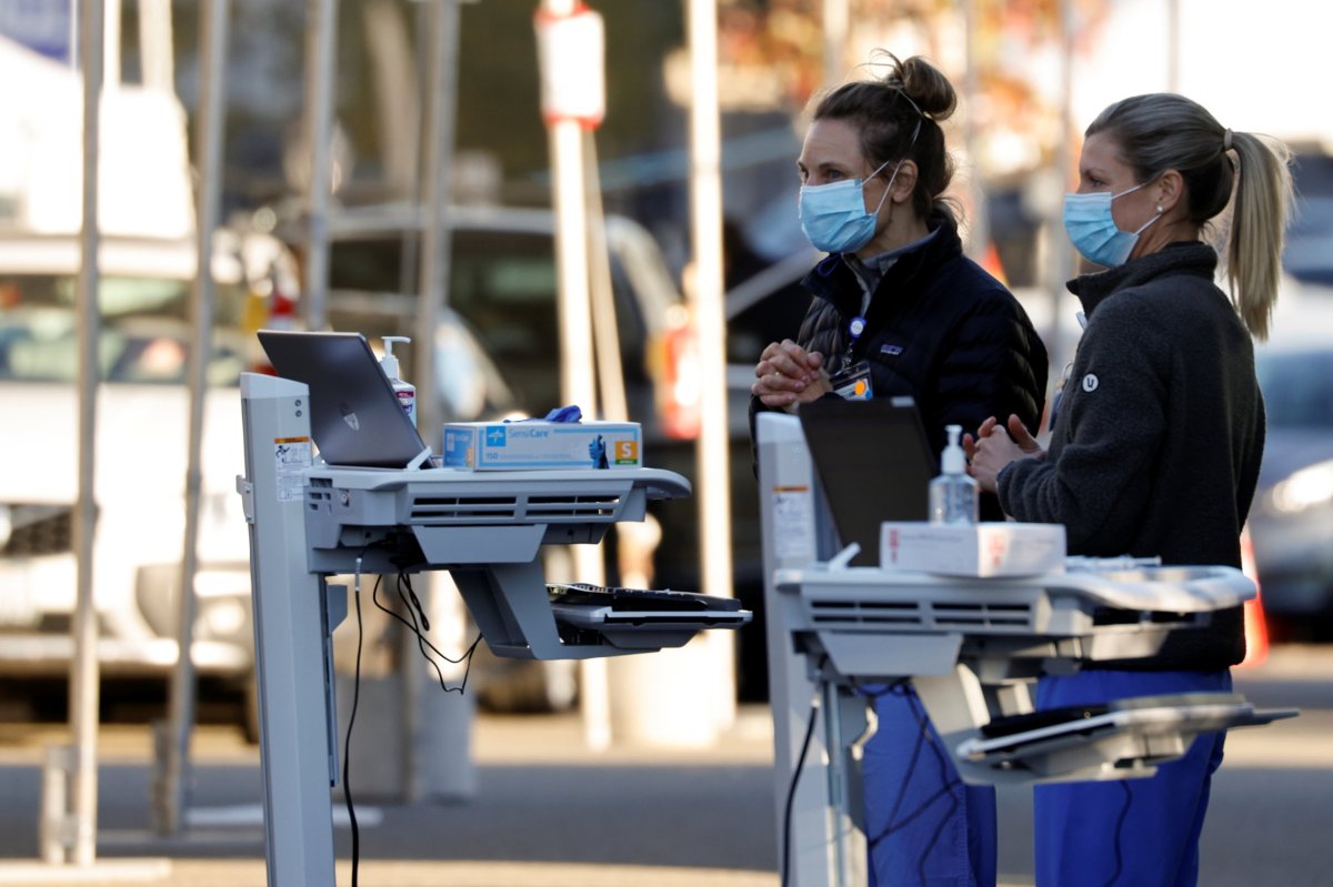 “Vaccination super station” opens for healthcare workers in San Diego