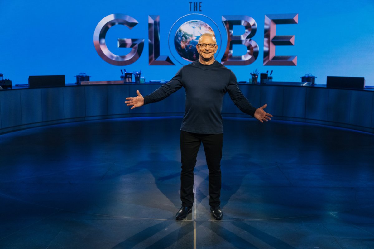 Host Robert Irvine portrait, as seen on The Globe, Season 1.