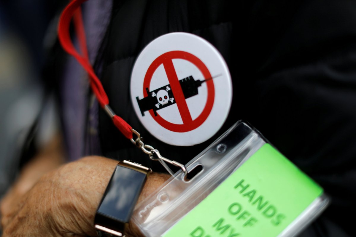 FILE PHOTO: Protest outside U.S. Court against vaccine mandates in New York