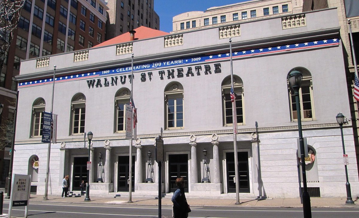 Walnut_Street_Theatre_from_east