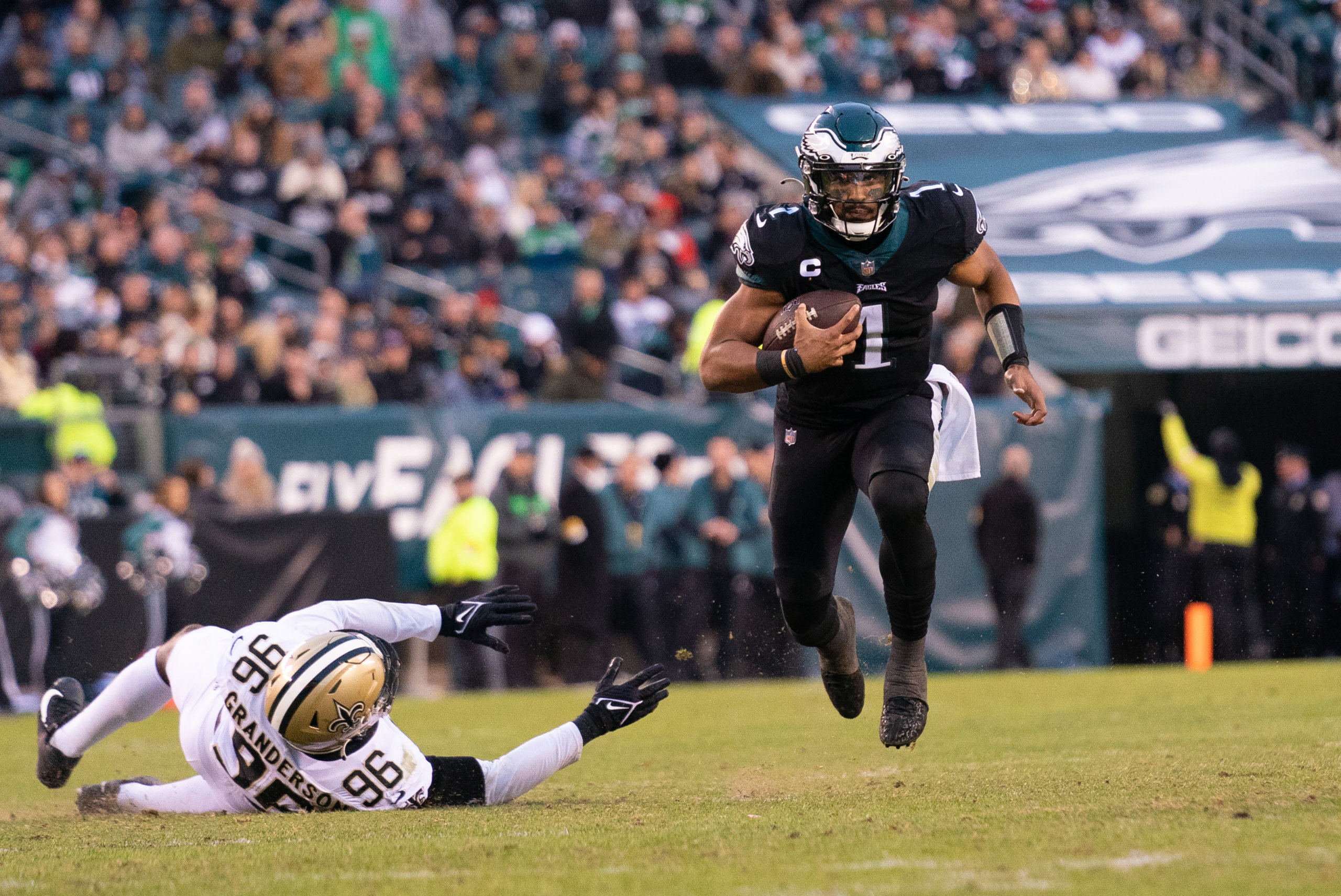 Game Report: Philadelphia Eagles Beat New Orleans Saints 40-29